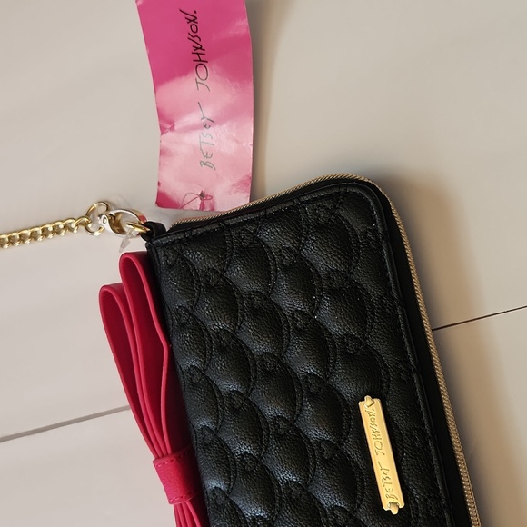 NWT Betsey Johnson Black and Red Quilted Crossbody Bag - Picture 4 of 10